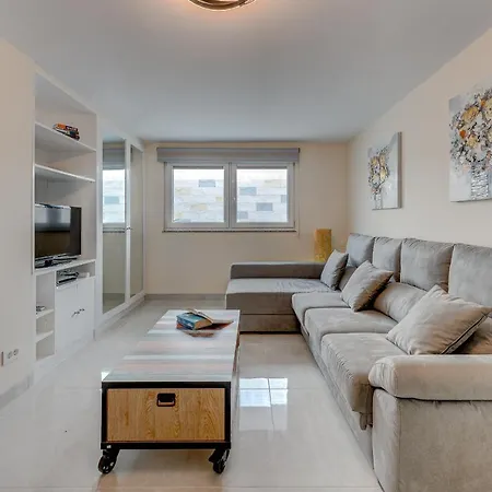 וילה Marina Luxury Sea View Private Pool & Garden - *