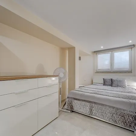 וילה Marina Luxury Sea View Private Pool & Garden -