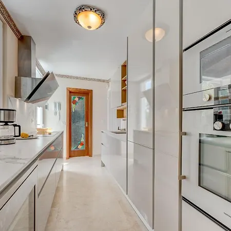 וילה Marina Luxury Sea View Private Pool & Garden - *