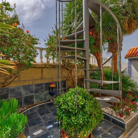 빌라 Marina Luxury Sea View Private Pool & Garden - *